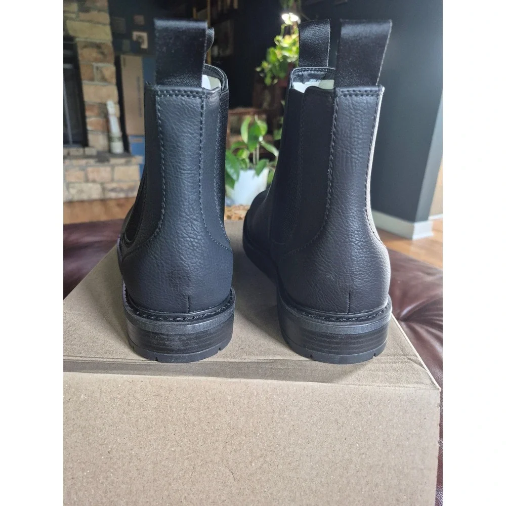 Portland Boot‎ Company Men's Size 10W Black Chelsea Boots Lug Sole Pull On Wide